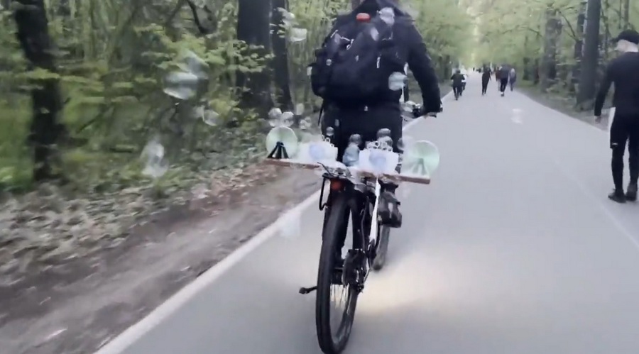 В Воронеже на видео попал «самый позитивный велосипедист»