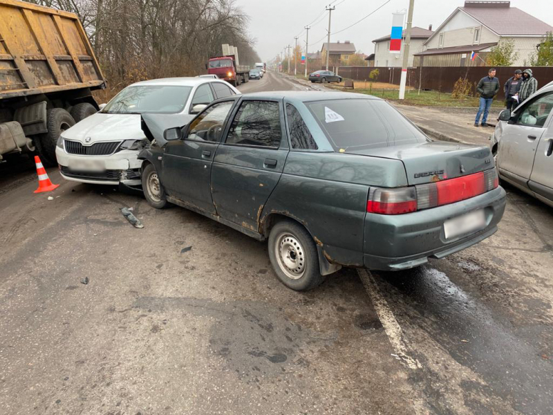 В массовом ДТП под Воронежем пострадали два человека