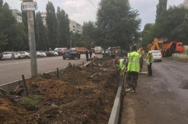 В Воронеже приступили к масштабному ремонту тротуаров и проезжей части (ВИДЕО)