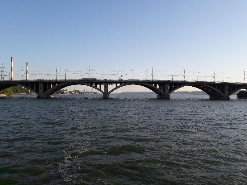 На Вогрэсовском мосту в Воронеже появилась разметка для выделенной полосы