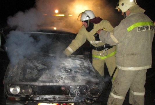 Две машины ночью сгорели на воронежской парковке