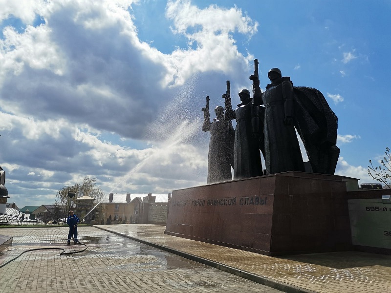 Специалисты «РВК-Воронеж» помыли городские памятники 