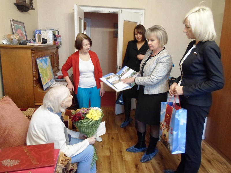 В Воронеже поздравили долгожительницу со 100-летним юбилеем