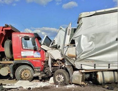 Массовая авария в Воронежской области с пятью автомобилями на М-4 привела к одной смерти и двум травмированным