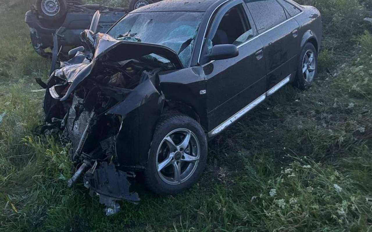 В лобовом ДТП легковушек один водитель погиб и один пострадал в Воронежской области
