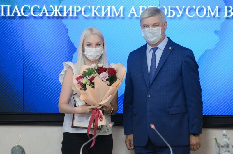 Воронежский губернатор наградил тех, кто спасал пассажиров взорванной маршрутки