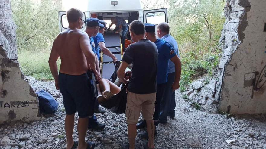 В Крыму туристка из Воронежа с ребенком упали в шахту заброшенной АЭС 