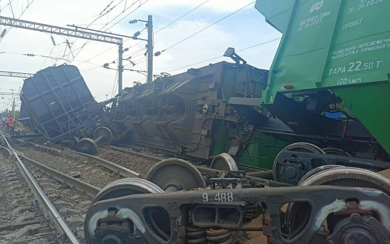 Задержали 18 поездов из-за схода вагонов в Воронежской области