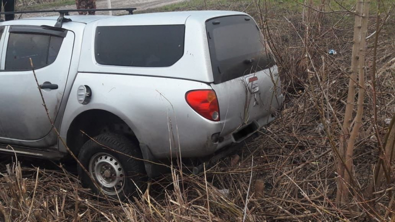 В съехавшем на скорости с дороги в Воронежской области «Мицубиси» пострадали 3 человека