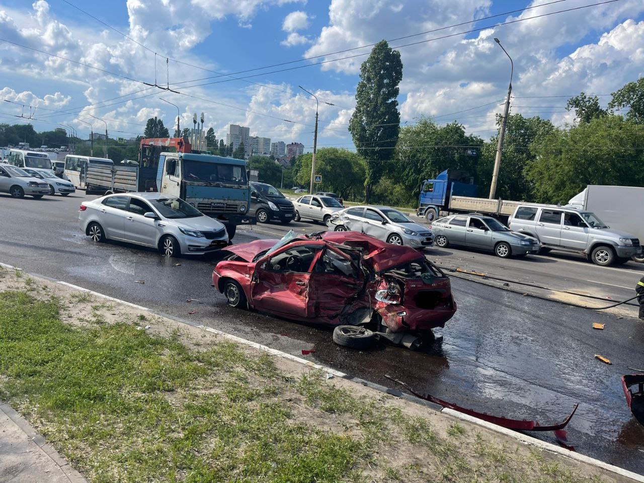 В Воронеже у Вогрэсовского моста в ДТП попали восемь автомобилей | Горком36  новости Воронеж