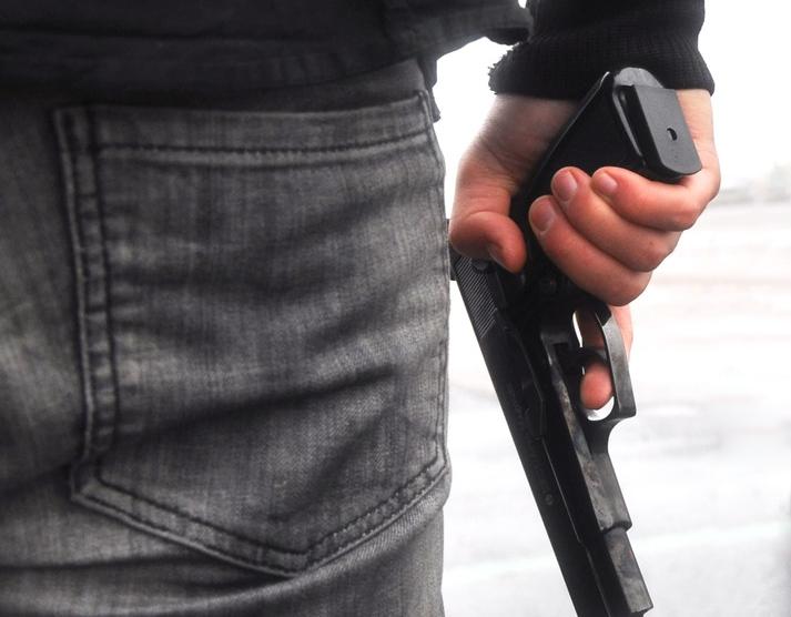 Стрельба на улице из пистолета в Воронеже попала на видео
