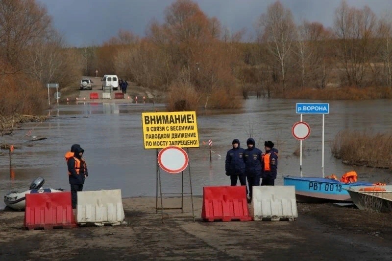 Движение по понтонному мосту через Дон после ледохода запустили в воронежском районе