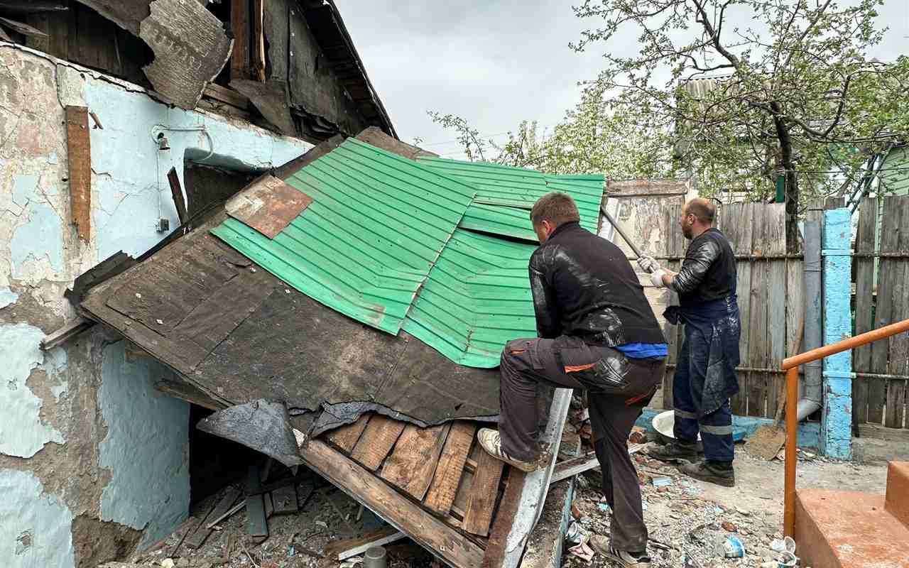 Упавший беспилотник повредил 14 домовладений и 4 автомобиля в Воронеже