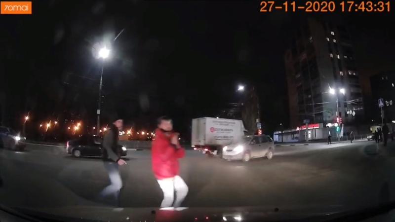 Воронежская автомобилистка благодарит пешеходов-нарушителей, которые спасли её от ДТП (ВИДЕО)