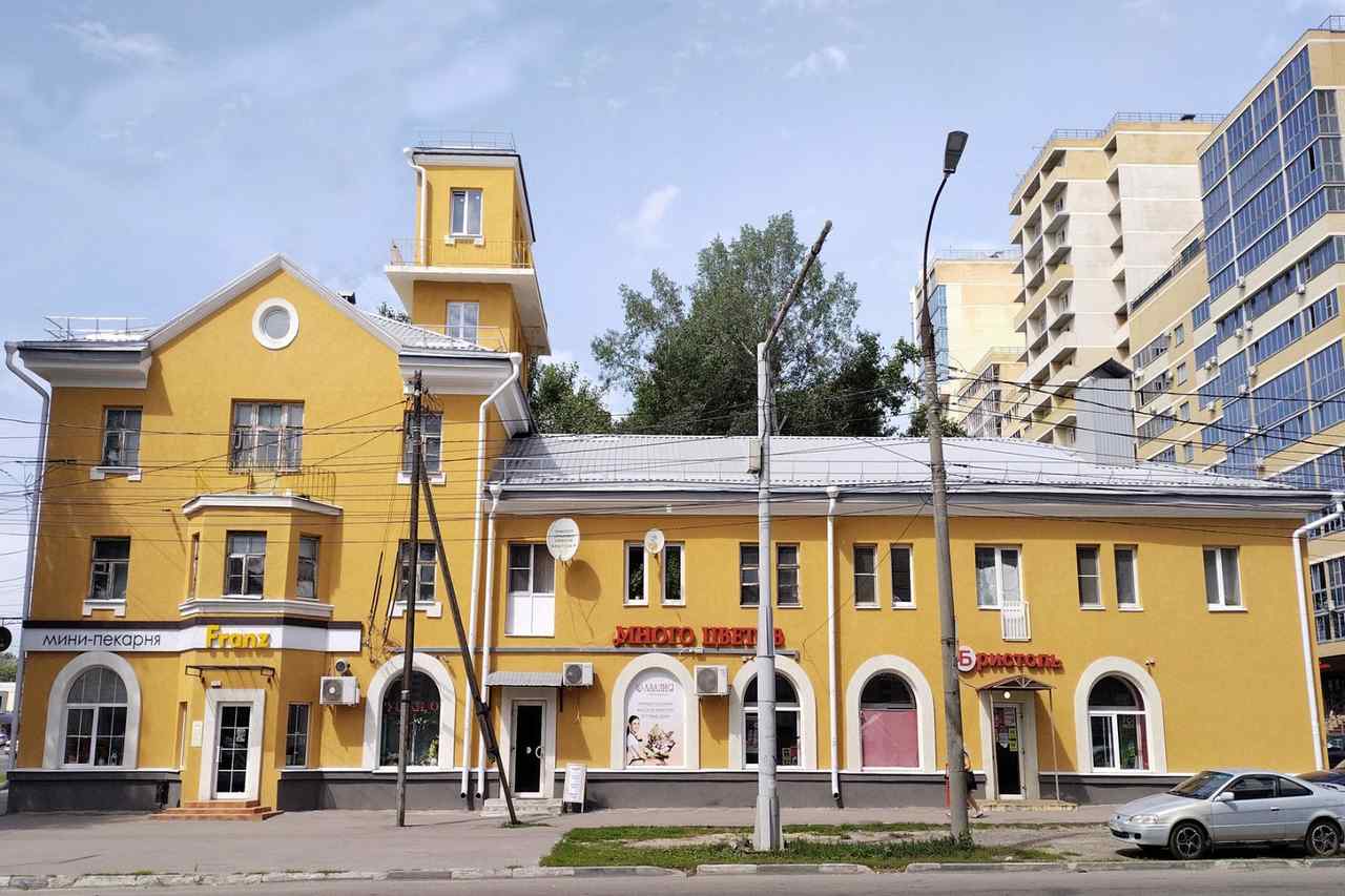 Здание с «домиком Карлсона» на крыше обновили в Воронеже 