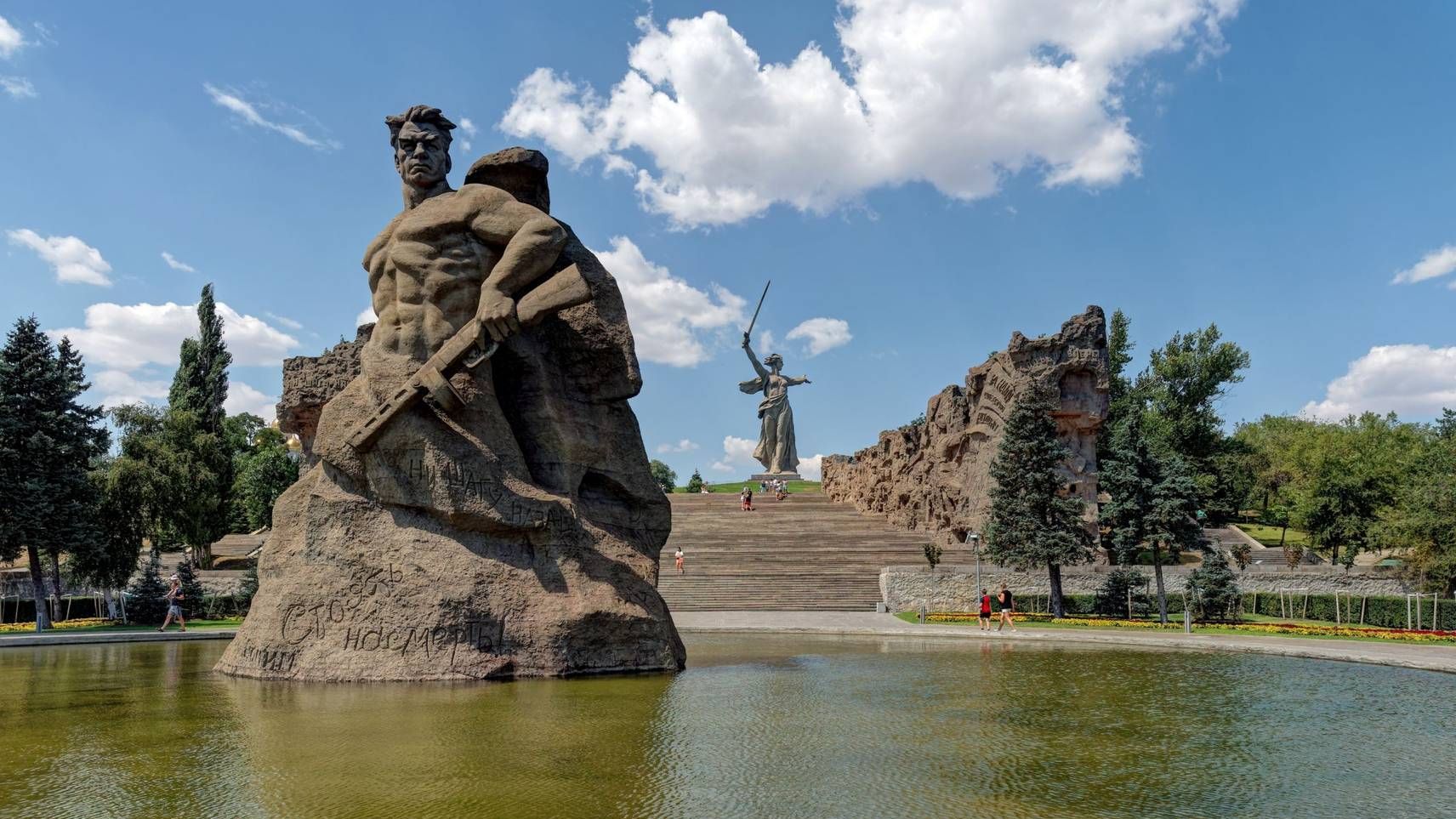 Памятник-ансамбль героям Сталинградской битвы на Мамаевом Кургане