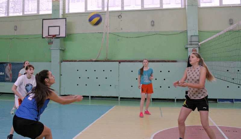В Воронеже прошли соревнования по волейболу среди школьников