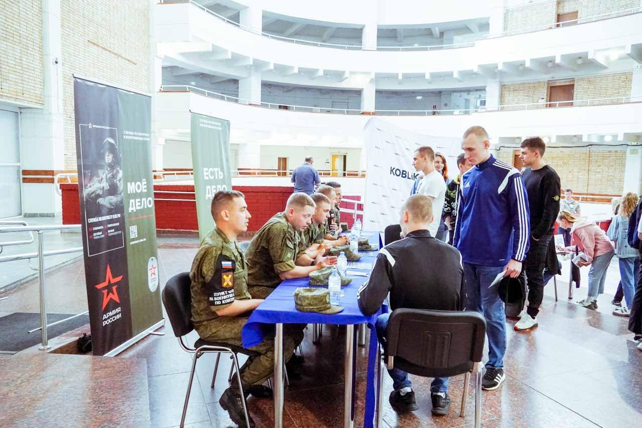 Старшеклассникам напомнили об обязательных военных сборах в Воронежской области