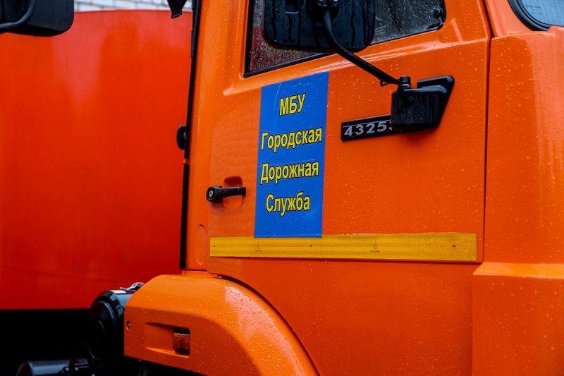 Воронежцев просят не ставить машины в местах ремонта дорог