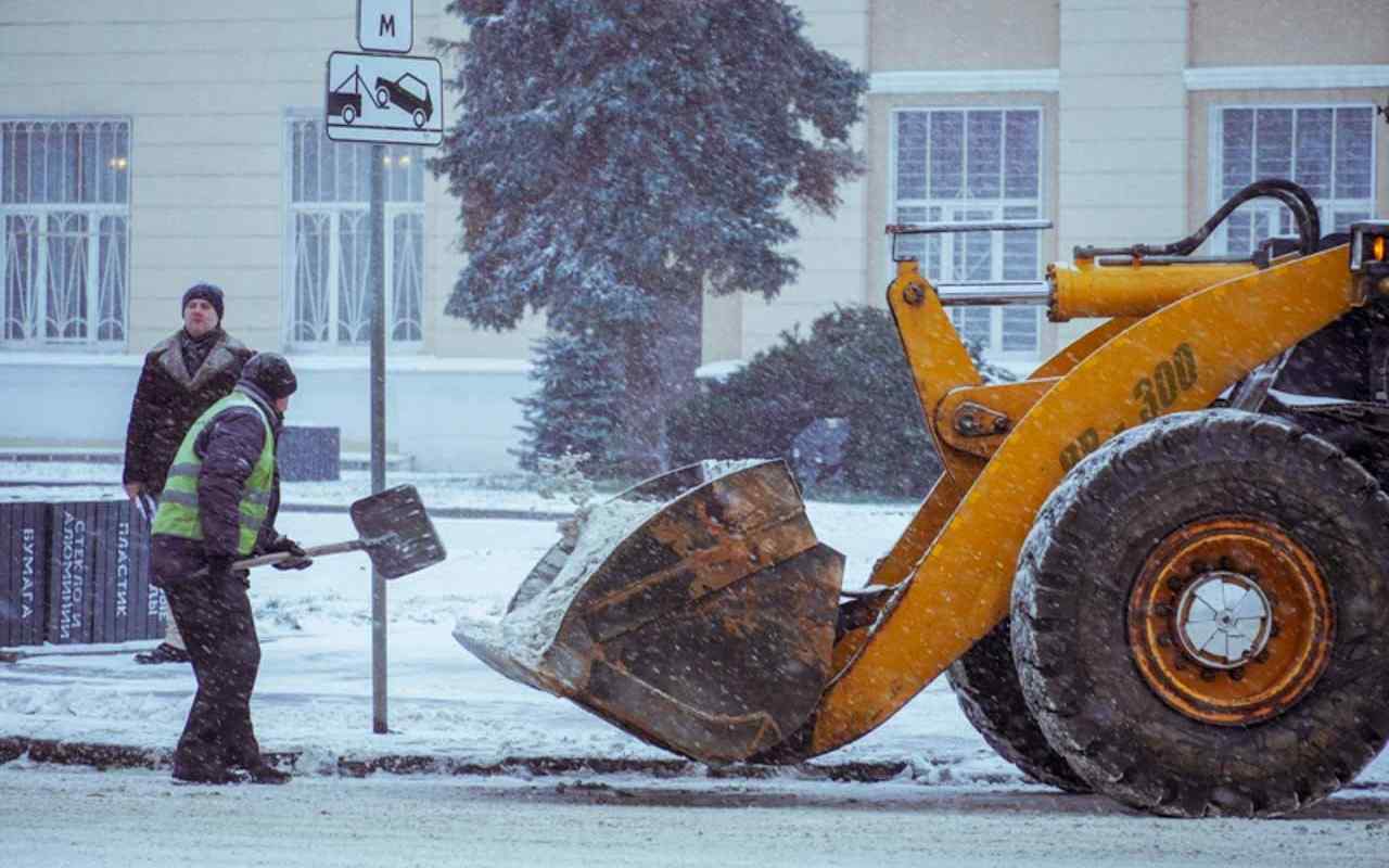 Более 6,5 тыс. кубометров снега вывезли за ночь с улиц Воронежа