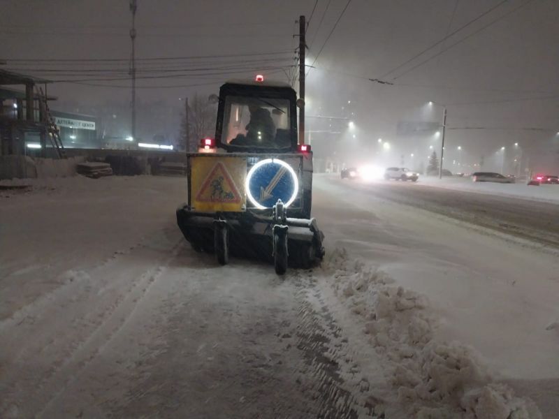 В Воронеже коммунальщики оперативно устраняют последствия сильного снегопада