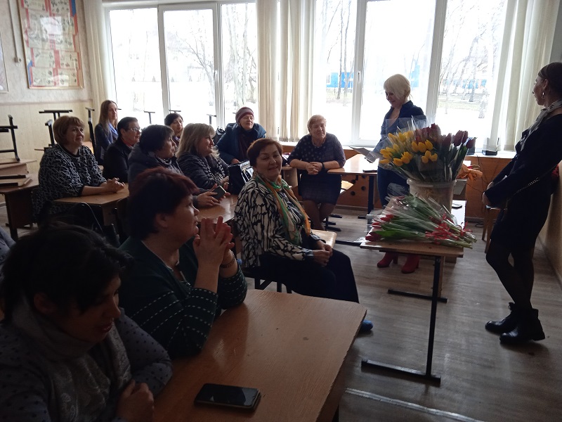В Коминтерновском районе поздравили с 8 Марта председателей ТОС
