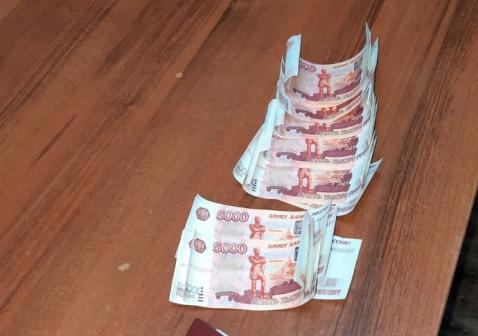 Воронежская полиция поймала юного ростовчанина с 30 фальшивыми пятитысячными купюрами