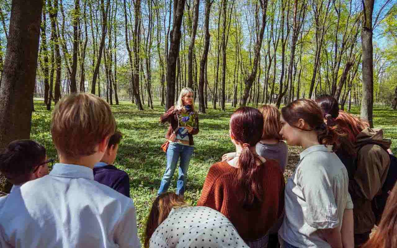 В преддверии Дня экологических знаний для воронежских школьников провели ботаническую экскурсию 