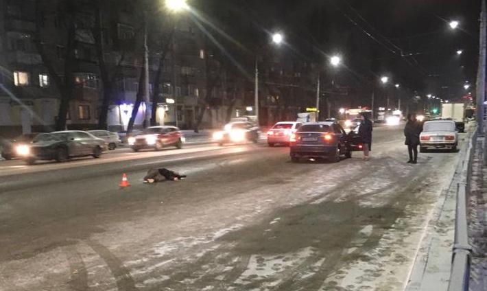 На Ленинском проспекте в Воронеже Skoda сбила молодого мужчину на пешеходном переходе 