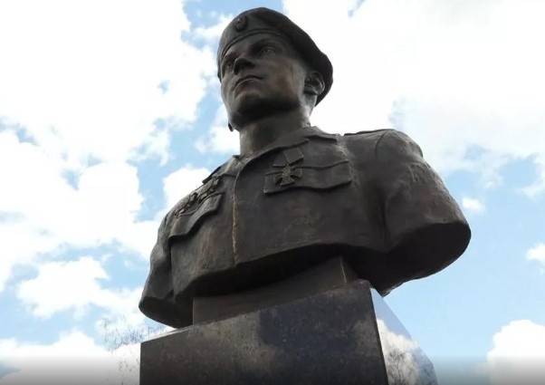 Под Воронежем установили памятник погибшему в схватке с боевиками на Северном Кавказе герою