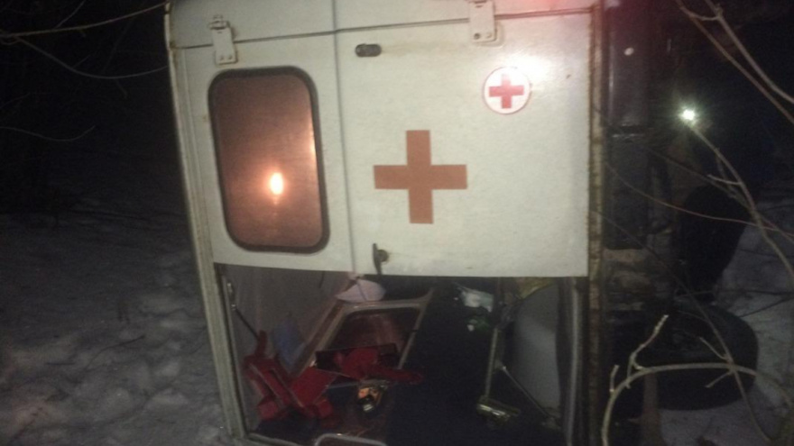 Пожилая пациентка пострадала в перевернувшейся скорой в Воронежской области
