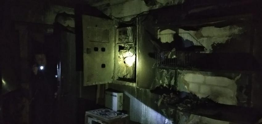 В Воронеже из-за пожара электрощитовых в подъезде дома эвакуировали 76 человек