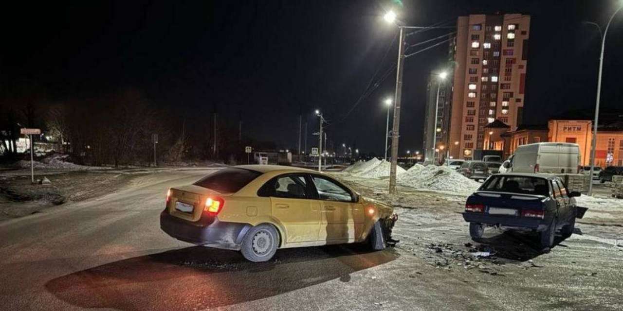 Daewoo Gentra «подставилась» под ВАЗ-21099 под Воронежем