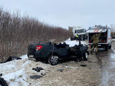 21-летний водитель погиб, двое ранены в столкновении «Лады» с МАЗом в Воронежской области