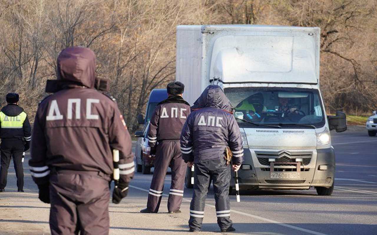 В Воронежской области ищут автомобилиста, который сбил двух парней и скрылся