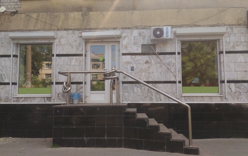 В центре Воронежа демонтировали очередные рекламные конструкции, не соответствующие  дизайн-регламенту