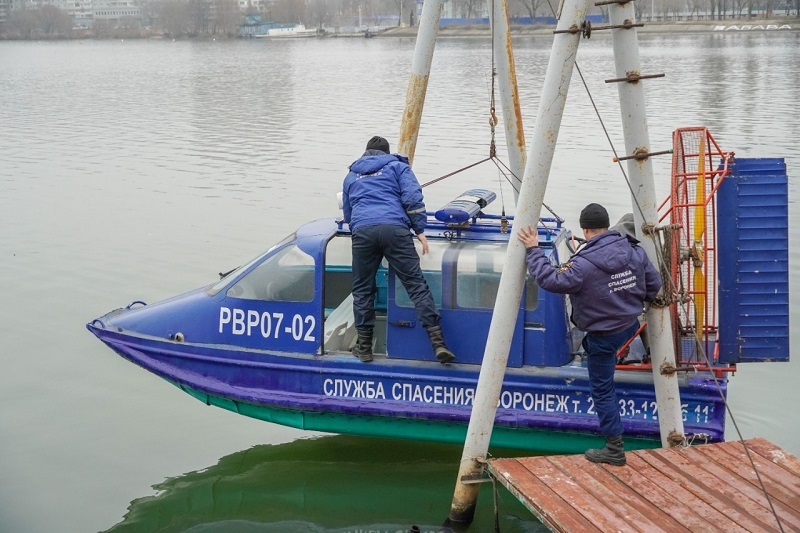Воронежские спасатели просят не торопиться с зимней рыбалкой