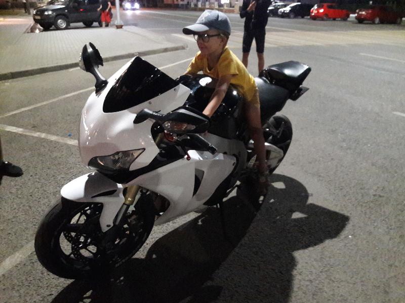 15-летний мотоциклист наехал на перекрёстке на женщину в Воронеже