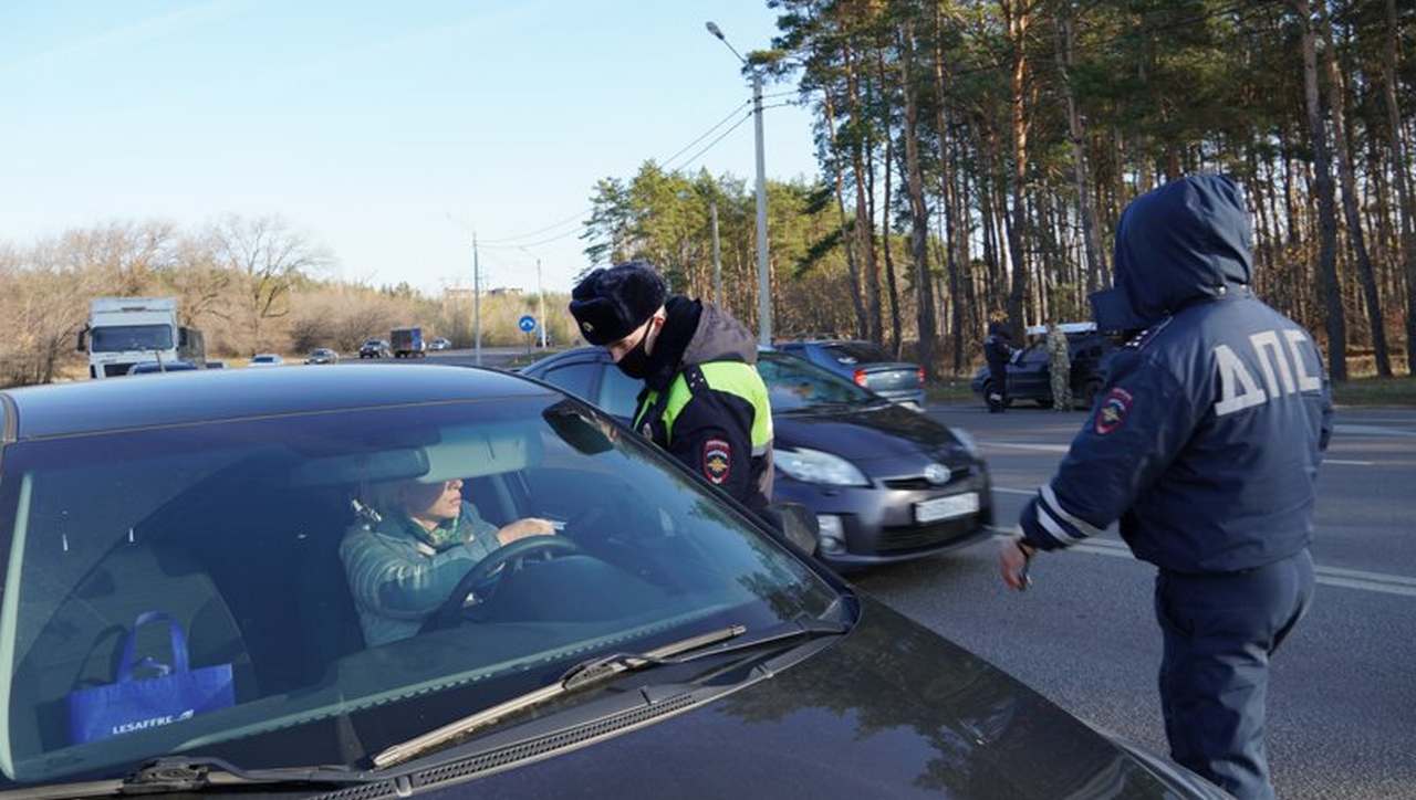 За превышение скорости 19 раз и вождение в пьяном виде задержали жителя Воронежской области