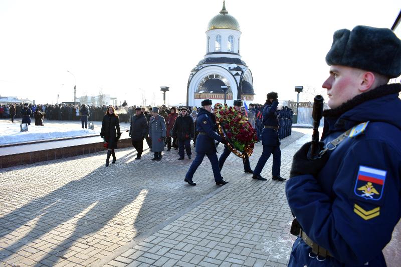 Под оружейный салют: в Ленинском районе Воронежа отмечают День защитника Отечества