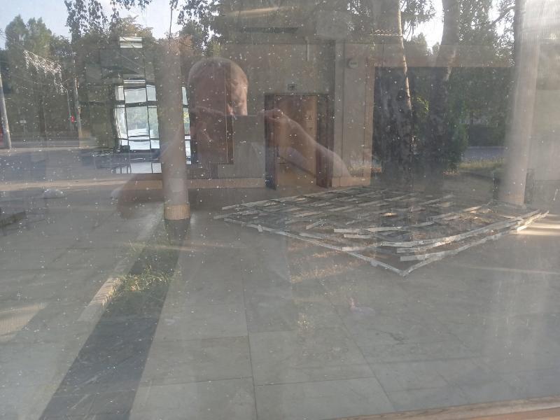 Космическую мозаику демонтировали в воронежском «Полтиннике»
