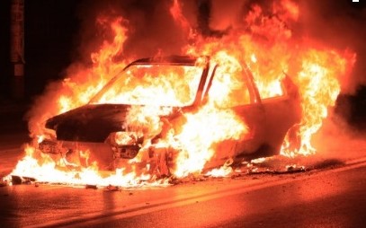 Обозлённый решением следователя воронежский рецидивист сжёг его машину