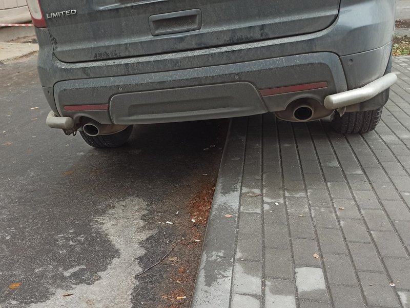 В Воронежской области мужчина из мести порезал колеса на машине собутыльника