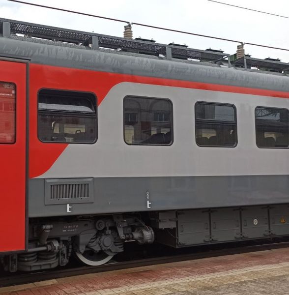 Пассажирский поезд с юга насмерть сбил мужчину в Воронежской области