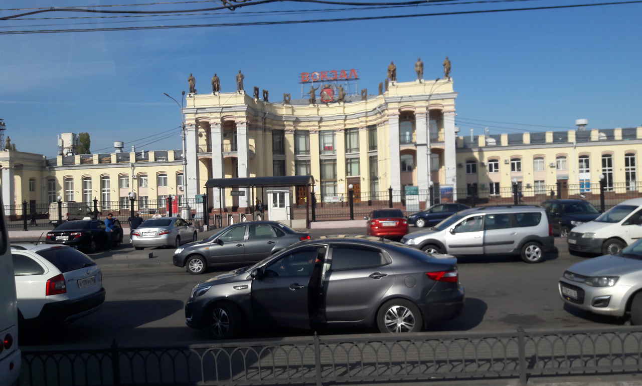 Завершили реконструкцию парковки главного вокзала Воронежа