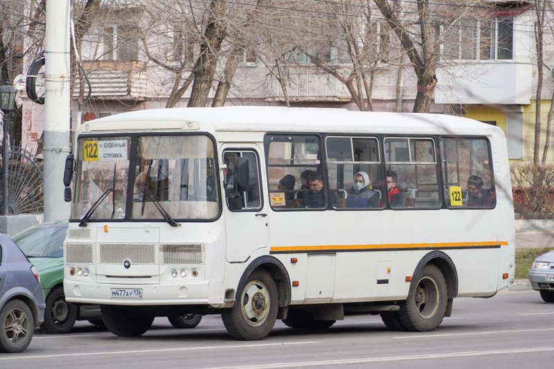 В Воронеже в ДТП с участием маршрутного ПАЗа пострадали три человека