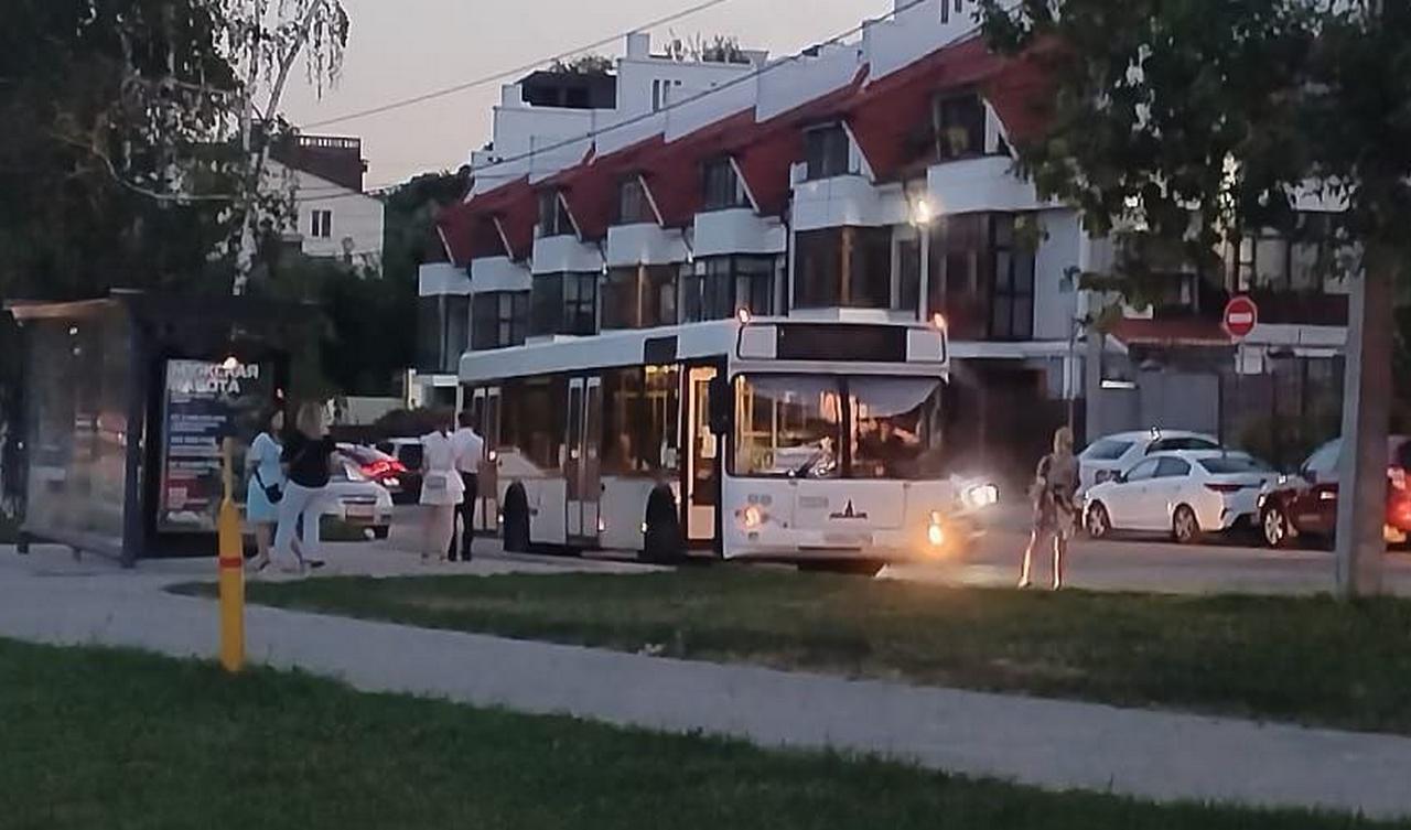 Воронежских болельщиков с Адмиралтейской площади готовы увозить автобусы большого класса