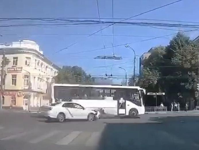 В Воронеже произошло второе за день ДТП с маршруткой 