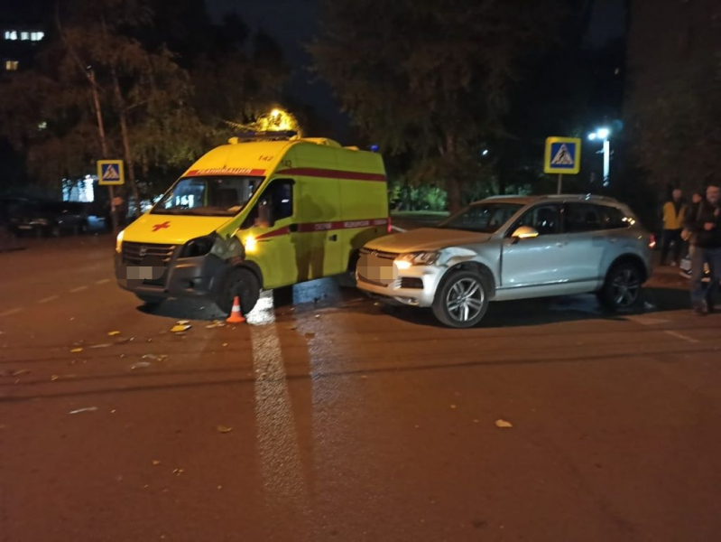 В аварии со скорой помощью в Воронеже пострадала женщина-водитель