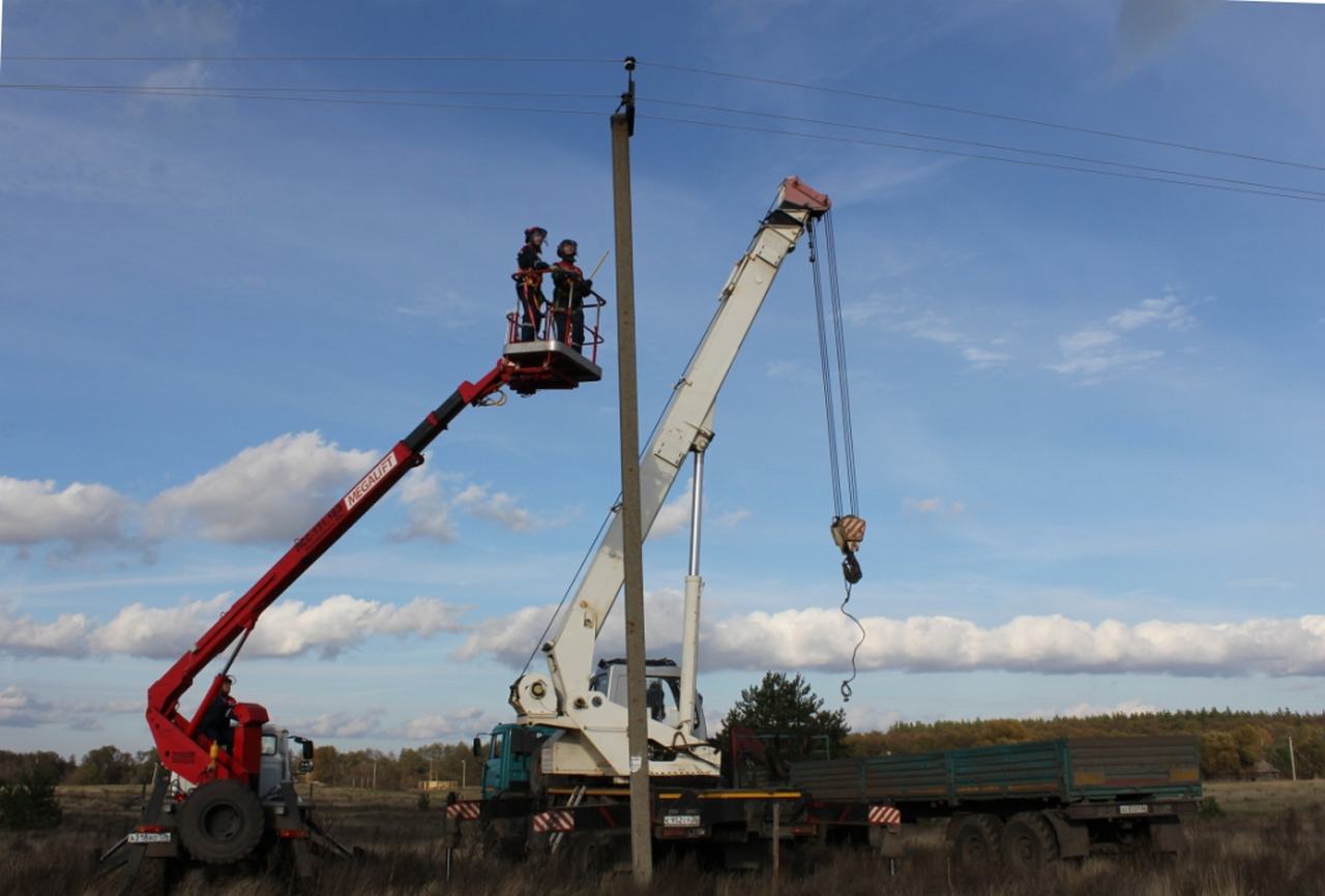 Нарушенное грозовым фронтом электроснабжение восстанавливают специалисты «Воронежэнерго»